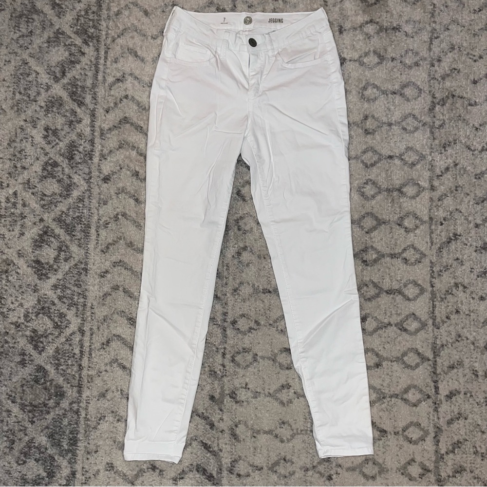 EUC So White Skinny Jegging Jeans Size 7